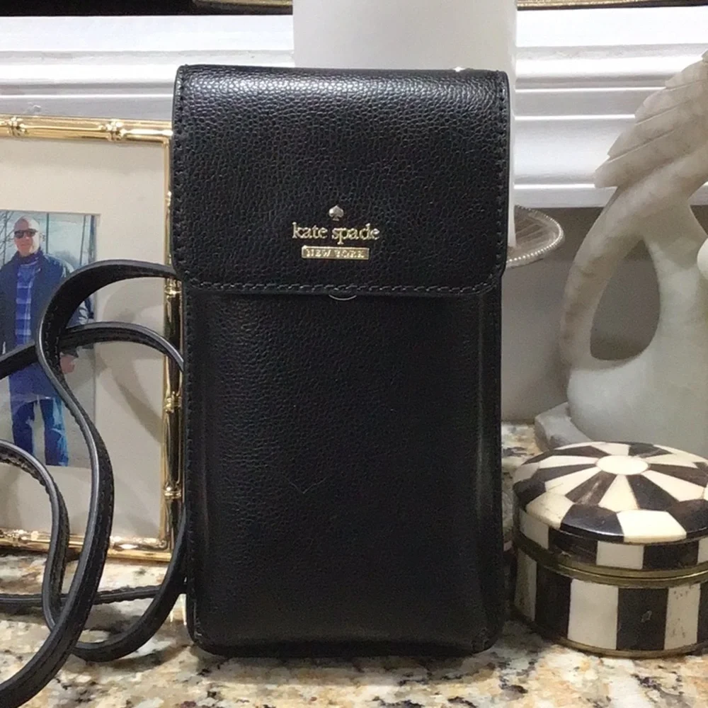 Kate Spade crossbody purse New York Pebble leather phone or wallet holder
